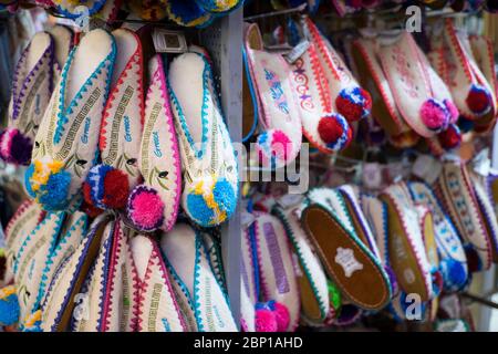 Eine breite Palette von typischen Produkten finden Sie in Die zentrale Markthalle in Chania Stockfoto