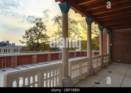 Säulen auf der Terrasse des Gul Baba-Grabes in Budapest Stockfoto