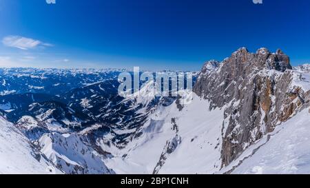 Panoramasicht vom Gipfel der Ramsau am Dachstein in den Alpen, Österreich Stockfoto