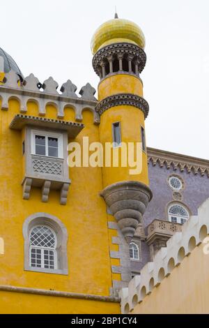 Detail der Außenfassade des Pena National Palace, berühmtes Wahrzeichen, in Sintra, Portugal Stockfoto