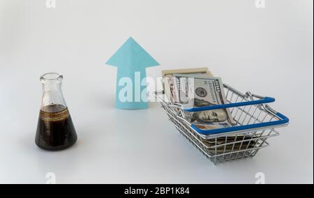 Öl und Geld. Konzept der Erdölprodukte Preiswachstum. Terminkontrakt für den Kauf oder Verkauf von Öl. Stockfoto