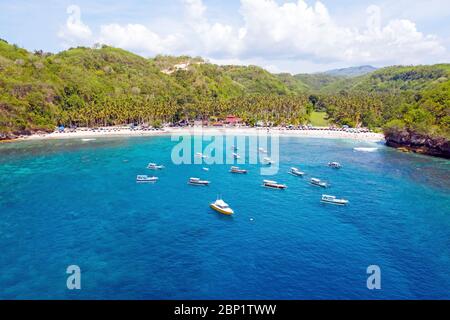 Luftaufnahme von Chrystal Bay auf Nusa Penida Bali Indonesien Stockfoto