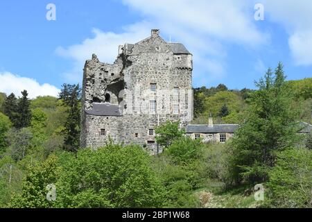 Peebles Scottish Borders, Großbritannien .14. Mai 20 . Neidpath Castle am Fluss Tweed bei Peebles in den schottischen Grenzen. Stockfoto