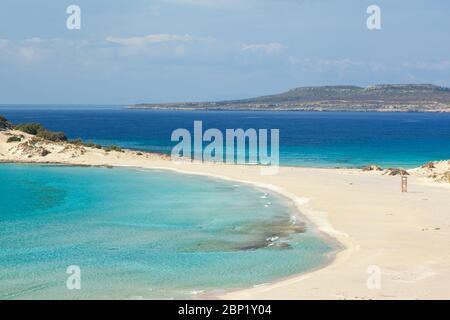 Strand von Simos, auf der Insel Elafonissos, in Lakonien, Peloponnes, Griechenland, Europa. Stockfoto