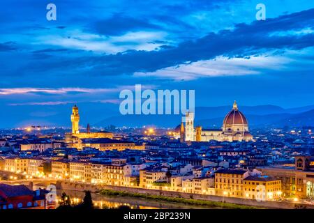 Blick auf den Palazzo Vecchio und den Dom von Florenz von der Piazzale Michelangelo, Florenz, Italien Stockfoto