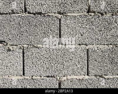 Betonzement Block Steine in Stapel für den Wandbau. Schmutzige Alte Textur. Stockfoto