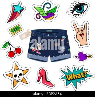 Schicke Denim-Kleidung. Fashion Denim Girly Shorts mit Patch-Set wie Totenkopf und Rock Hand, Retro-Auge und süße Kirsche Vektor Illustration Stock Vektor