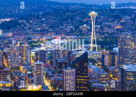 schöne Luftaufnahme von Seattle Stadt Landschaft bei Nacht, Seattle, Washington, Usa.   für redaktionelle-07/05/16. Stockfoto