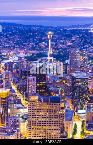 schöne Luftaufnahme von Seattle Stadt Landschaft bei Nacht, Seattle, Washington, Usa.   für redaktionelle-07/05/16. Stockfoto