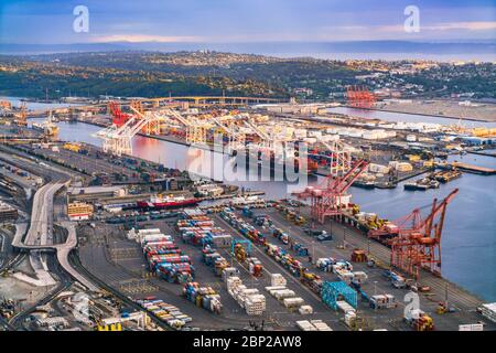 Schöne Luftaufnahme von Seattle Stadtlandschaft bei Sonnenuntergang, Seattle, washington, usa. Für redaktionelle Zwecke -07/05/16. Stockfoto