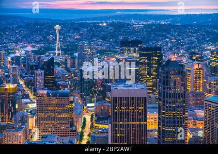 schöne Luftaufnahme von Seattle Stadt Landschaft bei Nacht, Seattle, Washington, Usa.   für redaktionelle-07/05/16. Stockfoto