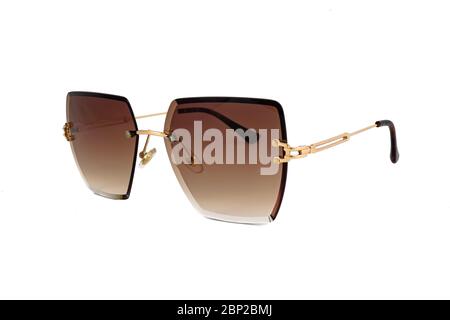 Rahmenlose rechteckige Sonnenbrille mit parlament blauen Farbverlauf Gläser und isoliert auf weißem Hintergrund, Seitenansicht. Stockfoto