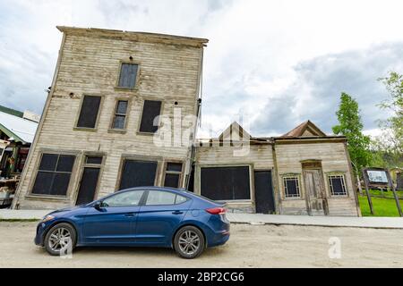 Einzigartige kleine Stadtgebäude in Dawson City, Yukon Stockfoto