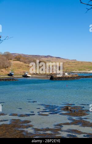 Die Küste in der Nähe des Fährterminals in Galmisdale auf der Isle of Eigg, Schottland, Großbritannien Stockfoto