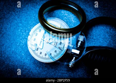 Gebrochene Blut Manometer. Stockfoto