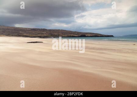 Den herrlichen Sandstrand bei kilmory Bucht auf der Insel Rum, Schottland. Stockfoto