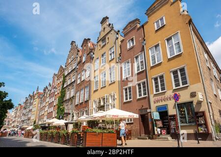 Danzig, Polen - 22. Juli 2019: Architektur der Danziger Altstadt mit bunten mittelalterlichen Gebäuden im Sommer in Polen Stockfoto