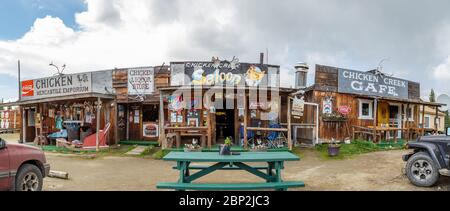 Souvenirladen, Salon und Café im wunderschönen Stadtzentrum von Chicken, Alaska ist eine einzigartige Attraktion am Straßenrand, die Susan Wiren gehört. Stockfoto