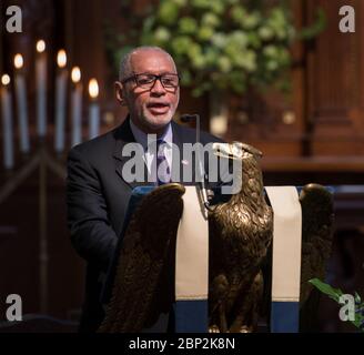 Bruce McCandless Funeral Service der ehemalige NASA-Administrator Charlie Bolden spricht beim Begräbnis für den ehemaligen NASA-Astronauten Captain Bruce McCandless II, USN (ausgeschieden), Dienstag, 16. Januar 2018 in der United States Naval Academy Chapel in Annapolis, Maryland. Stockfoto