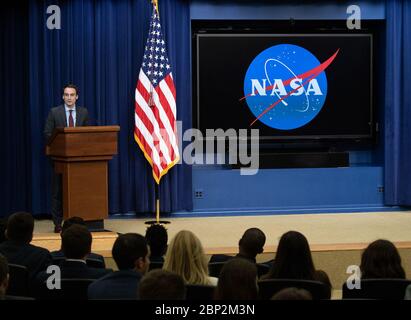 Admin Bridenstine bei unserem Future Event Michael Kratsios stellt NASA-Administrator Jim Bridenstine auf der "Face to Face with our Future: Ein Tag mit jungen Führern", Mittwoch, 27. Juni 2018, im Eisenhower Executive Office Building in Washington, DC. Stockfoto