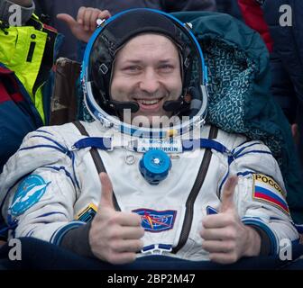 Am 28. Februar 2018 landeten der russische Kosmonaut Alexander Misurkin und die NASA-Astronauten Mark Vande Hei und Joe Acaba sicher in der Nähe von Zhezkazgan, Kasachstan, an Bord der Raumsonde Sojus MS-06, nachdem sie 168 Tage an Bord der Internationalen Raumstation verbracht hatten. Stockfoto