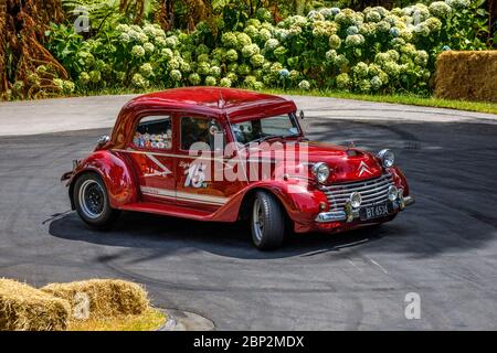 Peter Jordan in seiner 1951 Citroen Light 15 V8 Classic Limousine. Stockfoto