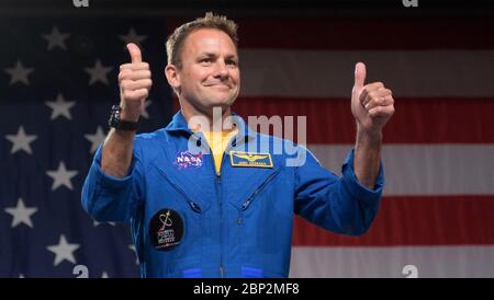 Crews to Fly Commercial Raumschiff angekündigt NASA-Astronaut Josh Cassada wird während einer NASA-Veranstaltung gesehen, wo es angekündigt wurde, dass er, Und NASA-Astronaut Suni Williams wird der ersten Mission zur Internationalen Raumstation an Bord von Boeings CST-100 Starliner, Freitag, 3. August 2018 im Johnson Space Center der NASA in Houston, Texas, zugewiesen. Astronauten, die der Crew zugeteilt wurden die ersten Flugtests und Missionen der Boeing CST-100 Starliner und SpaceX Crew Dragon wurden während der Veranstaltung angekündigt. Stockfoto