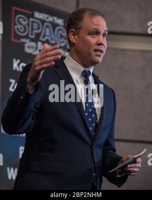 Watch This Space mit der Astronaut Candidate Class 2017 NASA-Administrator Jim Bridenstine stellt eine Frage an die 2017 Astronauten-Kandidaten während einer Live-Episode der Administrator's monatlichen Chat-Show, Watch This Space, Donnerstag, 27. September 2018 im Webb Auditorium am NASA-Hauptsitz in Washington. Die neueste Astronautenklasse der NASA hat ihre zweijährige Ausbildung begonnen, nach der die neuen Astronauten-Kandidaten für Missionen eingesetzt werden könnten, die Forschung auf der Internationalen Raumstation durchführen, von amerikanischem Boden auf Raumfahrzeugen von kommerziellen Unternehmen starten und starten Stockfoto