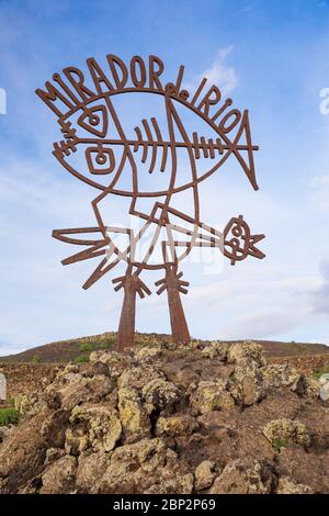 LANZAROTE, SPANIEN - 29. NOVEMBER 2016: Mirador del Rio, in Lanzarote, Kanarische Inseln, Spanien. Im Jahr 1973 Cesar Manrique umwandelte die Waffe Emplacement in Stockfoto