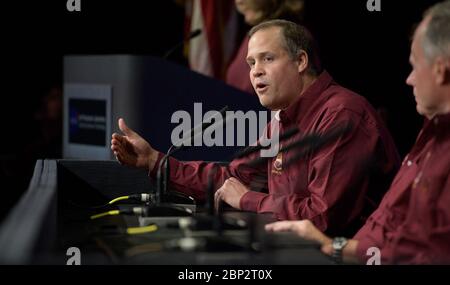 Mars Insight Post Landing Press Conference NASA Administrator Jim Bridenstine hält Bemerkungen während einer Mars Insight Post-Landing Pressekonferenz, Montag, 26. November 2018 im Jet Propulsion Laboratory der NASA in Pasadena, Kalifornien. Insight, kurz für Innere Erkundung mit seismischen Untersuchungen, Geodäsie und Wärmetransport, ist ein Marslander, der den "inneren Raum" des Mars untersuchen soll: Seine Kruste, Mantel und Kern. Stockfoto