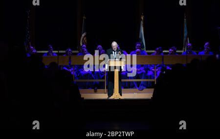 Geist von Apollo - 50. Jahrestag von Apollo 8 Apollo 8 Astronaut Jim Lovell spricht während des Smithsonian National Air and Space Museum's Geist von Apollo Veranstaltung zum 50. Jahrestag von Apollo 8, Dienstag, 11. Dezember 2018 in der Washington National Cathedral in Washington, DC. Apollo 8 war die erste Reise der Menschheit in eine andere Welt, die die Astronauten Frank Borman, Jim Lovell und William anders im Dezember 1968 zum Mond und zurück nahm. Stockfoto