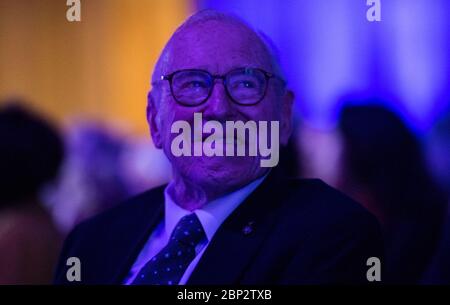 Geist von Apollo - 50. Jahrestag von Apollo 8 Apollo 8 Astronaut Jim Lovell wird während des Smithsonian National Air and Space Museum's Spirit of Apollo Veranstaltung zum 50. Jahrestag von Apollo 8, Dienstag, 11. Dezember 2018 in der Washington National Cathedral in Washington, DC gesehen. Apollo 8 war die erste Reise der Menschheit in eine andere Welt, die die Astronauten Frank Borman, Jim Lovell und William anders im Dezember 1968 zum Mond und zurück nahm. Stockfoto