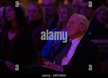 Geist von Apollo - 50. Jahrestag von Apollo 8 Apollo 8 Astronaut Jim Lovell wird während des Smithsonian National Air and Space Museum's Spirit of Apollo Veranstaltung zum 50. Jahrestag von Apollo 8, Dienstag, 11. Dezember 2018 in der Washington National Cathedral in Washington, DC gesehen. Apollo 8 war die erste Reise der Menschheit in eine andere Welt, die die Astronauten Frank Borman, Jim Lovell und William anders im Dezember 1968 zum Mond und zurück nahm. Stockfoto