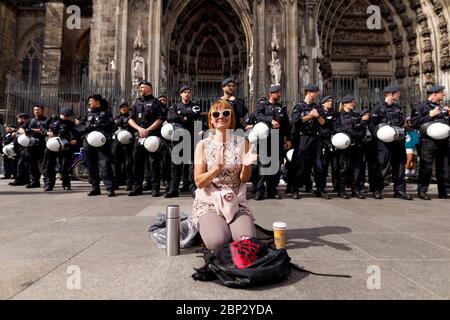 Köln, Deutschland. Mai 2020. Gegner der Korona misst am Roncalliplatz. Köln, 16. Mai 2020 Quelle: dpa/Alamy Live News Stockfoto