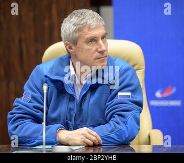 Expedition 59 Post Docking Pressekonferenz Roskosmos Direktor der menschlichen Raumfahrt Programme Sergei Krikalev hört sich die Fragen der Reporter während einer Expedition 59 Post-Docking Pressekonferenz, Freitag, 15. März 2019 im Baikonur Hotel in Baikonur, Kasachstan. Stockfoto