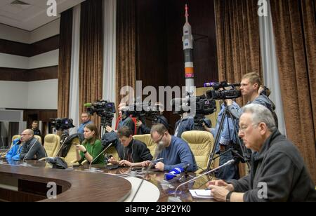 Expedition 59 Post Docking Pressekonferenz Mitglieder der Medien werden während einer Expedition 59 Post-Docking Pressekonferenz am Freitag, 15. März 2019 im Baikonur Hotel in Baikonur, Kasachstan, gesehen. Stockfoto