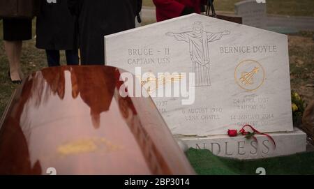 Am 16. Januar 2018 fand eine Beerdigungsfeier für den ehemaligen NASA-Astronauten Captain Bruce McCandless II auf dem United States Naval Academy Cemetery in Annapolis, Maryland, statt. Stockfoto