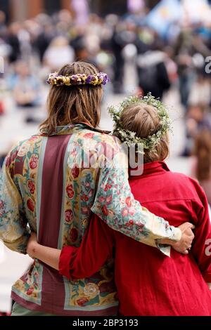 Köln, Deutschland. Mai 2020. Demonstrationen der Koln gegen das rechte Bündnis und Gegner der Corona-Maßnahmen auf dem Roncalliplatz. Köln, 16. Mai 2020 Quelle: dpa/Alamy Live News Stockfoto