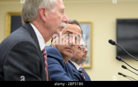 Am 8. Mai 2019 sagten William Gerstenmaier und der Sonderassistent Mark Sirangelo vor dem Unterausschuss des Repräsentantenhauses für Raumfahrt und Luftfahrt aus und diskutierten die Pläne der NASA zur Erforschung des Mondes und der Tiefen des Weltraums. Stockfoto