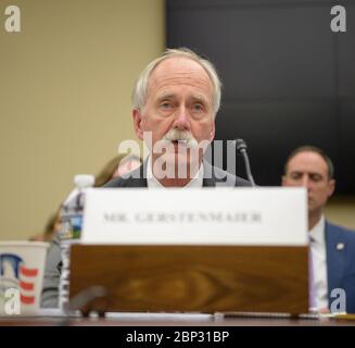 Anhörung zu Mond- und Tiefraumforschung NASA Associate Administrator, Human Exploration and Operations William Gerstenmaier bezeugt während der Anhörung des Unterausschusses für Luft- und Raumfahrt im Haus mit dem Titel "Keeping our Vises on Mars: A Review of NASA's Deep Space Exploration Programs and Lunar Proposal", Mittwoch, 8. Mai 2019 im Rayburn House Office Building in Washington. Stockfoto