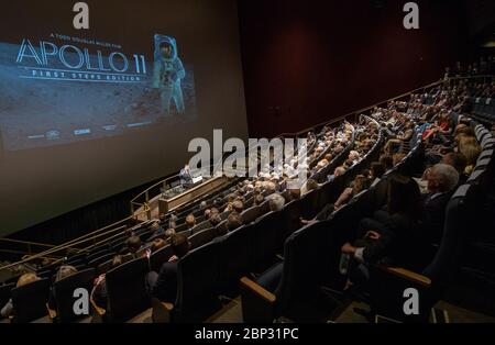 Premiere 'Apollo 11: First Steps Edition' der Filmregisseur Todd Douglas Miller stellt seinen Film "Apollo 11: First Steps Edition" am Dienstag, 14. Mai 2019 im Smithsonian's National Air and Space Museum in Washington vor. Stockfoto