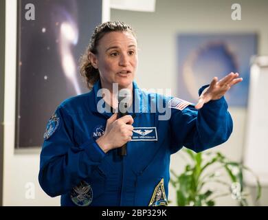 Am 14. Juni 2019 teilte die Astronautin Serena Au-Chancellor ihre Erfahrungen an Bord der Internationalen Raumstation während der Expeditionen 56 und 57 im NASA-Hauptquartier in Washington, D.C. Sie verbrachte 197 Tage mit der Forschung in Biologie, Biotechnologie und Erdwissenschaft. Stockfoto