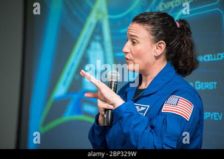 Am 14. Juni 2019 sprach die NASA-Astronautin Serena Au-’n-Chancellor im NASA-Hauptquartier in Washington, D.C. und teilte ihre Erfahrungen an Bord der Internationalen Raumstation während der Expeditionen 56 und 57 mit. Sie verbrachte 197 Tage im Weltraum, um an verschiedenen wissenschaftlichen Experimenten mitzuwirken. Stockfoto