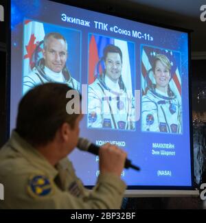 Expedition 59 Landevorbereitungen NASA, CSA, Roskosmos und russische Such- und Aufwachtruppen treffen sich im Kosmonauten-Hotel in Karaganda, Kasachstan, um die Bereitschaft zur Landung der Crew-Mitglieder der Expedition 59, Anne McClain von der NASA, David Saint-Jacques von der kanadischen Weltraumbehörde, zu besprechen. Und Oleg Kononenko von Roskosmos, Sonntag, 23. Juni 2019. McClain, Saint-Jacques und Kononenko kehren nach 204 Tagen im All zurück, wo sie als Mitglieder der Expedition 58 und 59 Besatzungen an Bord der Internationalen Raumstation dienten. Stockfoto