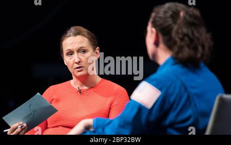 Am 14. Juni 2019 diskutierte die NASA-Astronautin Serena Au'n-Chancellor ihre 197-tägige Mission an Bord der Internationalen Raumstation während eines What's New in Aerospace Event im Smithsonian National Air and Space Museum. Au'n-Chancellor trug im Rahmen der Expeditionen 56 und 57 zur Forschung in Biologie, Biotechnologie und Erdwissenschaft bei. Stockfoto
