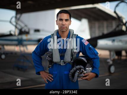 Portrait - Astronautenkandidat Raja Chari NASA-Astronautenkandidat Raja Chari posiert für ein Portrait, Freitag, 12. Juli 2019 auf Ellington Field in Houston, Texas. Stockfoto