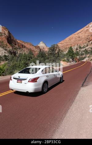 Blick auf den Zion Mt. Carmel Highway im Zion Nationalpark Stockfoto