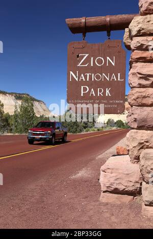 Schild für den Eingang zum Nationalpark Zion Stockfoto