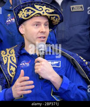 Expedition 60 Sojus MS-12 Landeexpedition 60 der Astronaut Nick Hague von der NASA nimmt am Donnerstag, 3. Oktober 2019, an einer Begrüßungszeremonie auf dem Karaganda Airport in Kasachstan Teil. Expedition 60 Besatzungsmitglieder Alexey Ovchinin aus Roskosmos und Den Haag kehren nach 203 Tagen im All zurück, wo sie als Mitglieder der Expedition 59 und 60 Besatzungen an Bord der Internationalen Raumstation dienten. Almansoori loggte 8 Tage im All während seines ersten Fluges als Astronaut. Stockfoto