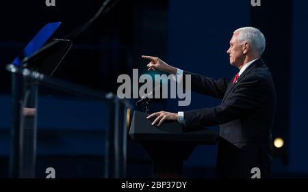 Am 21. Oktober 2019 hielt US-Vizepräsident Mike Pence während der Eröffnungszeremonie des 70. Internationalen Astronautischen Kongresses im Walter E. Washington Convention Center in Washington, D.C. eine Rede Stockfoto
